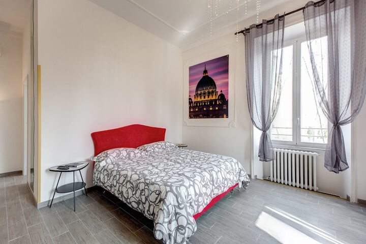 Room 17 of 33