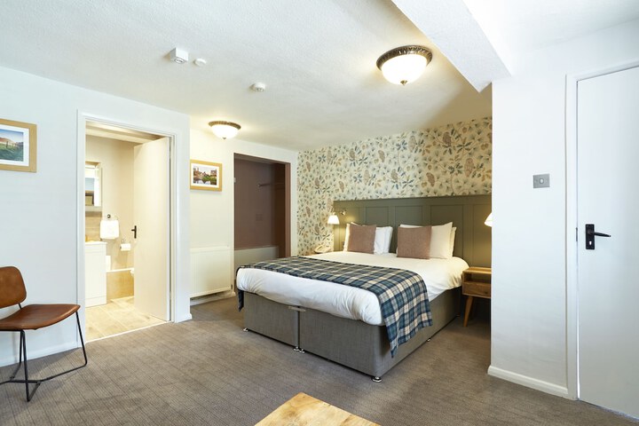 Room 2 of 37