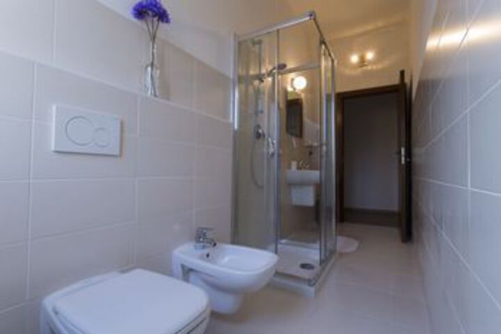 Room 5 of 24
