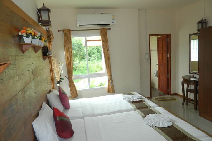 Room 28 of 83
