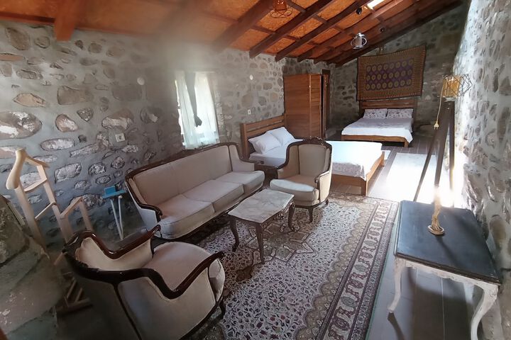 Room 14 of 37