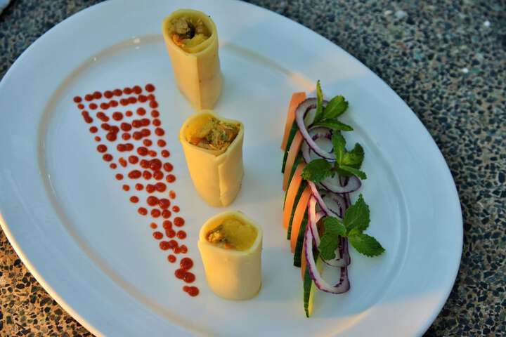 Dining 72 of 93