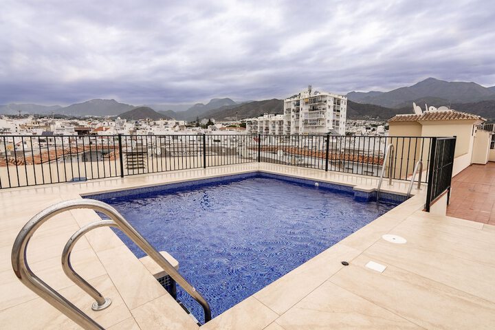 Pool 16 of 34