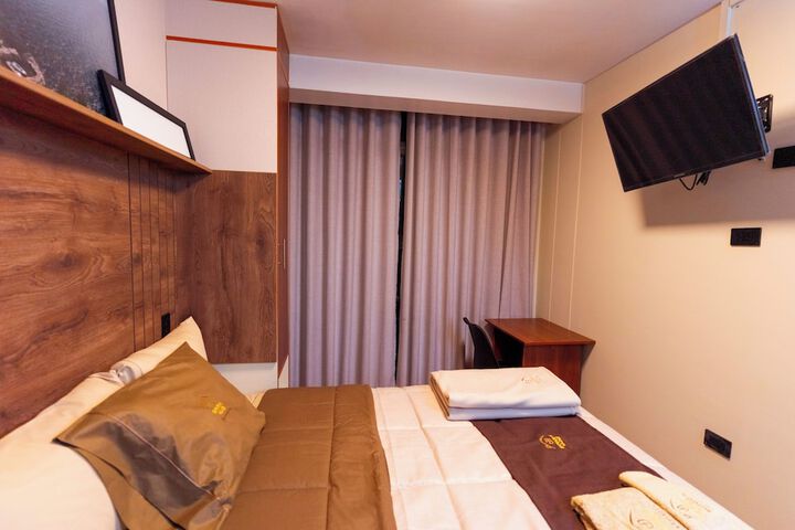 Room 17 of 37