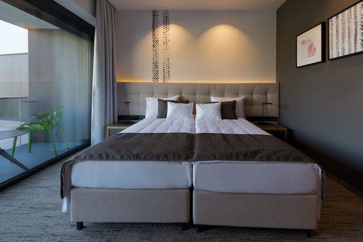 Room 9 of 49