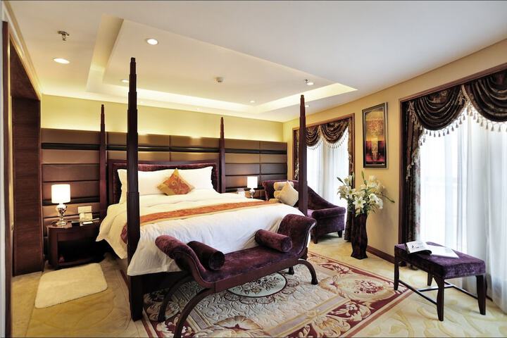 Room 11 of 20