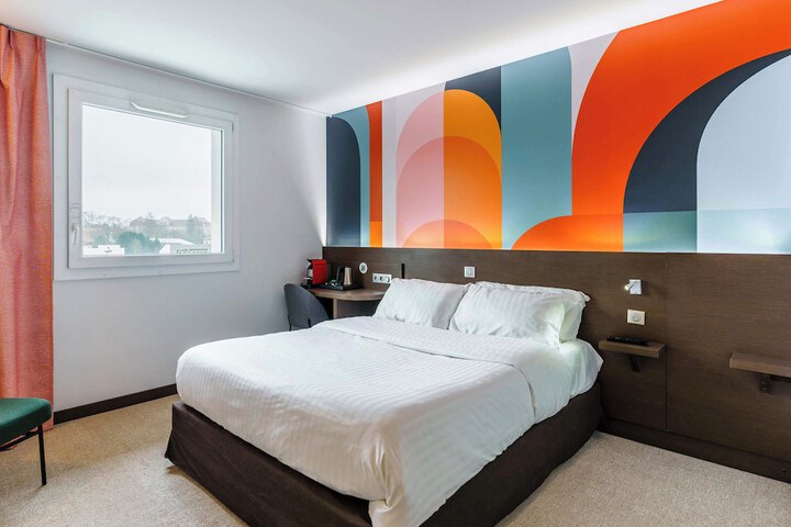 Room 4 of 25
