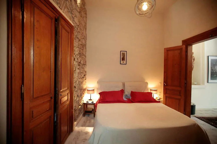 Room 2 of 16