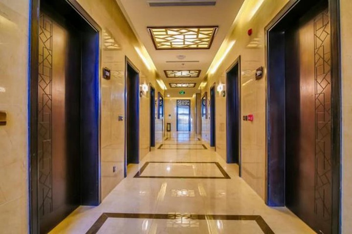 Ballroom/Hall 14 of 16