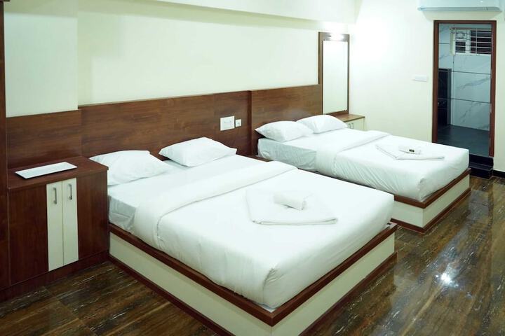 Room 5 of 16