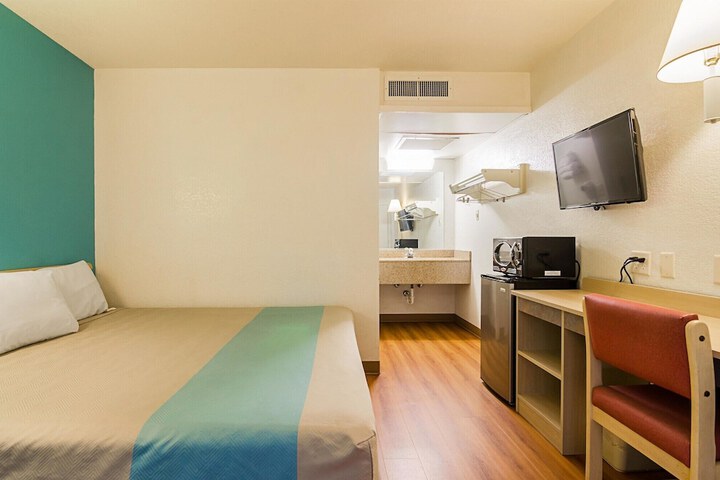 Room 19 of 32