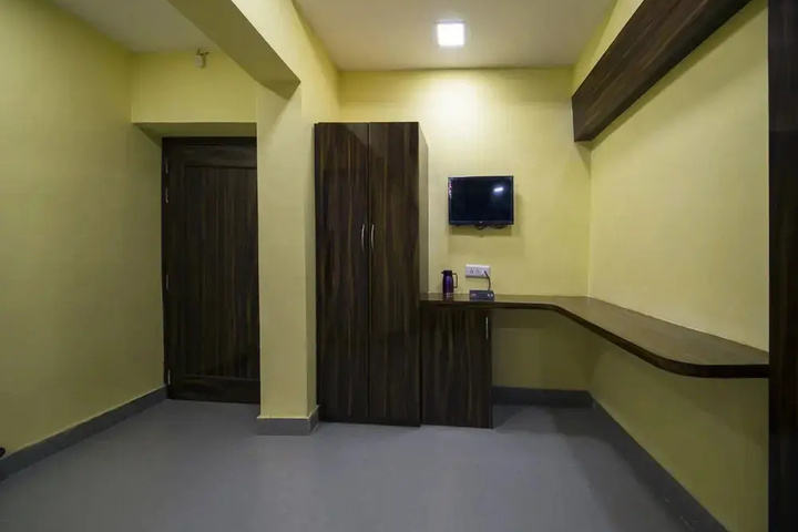 Room 5 of 13