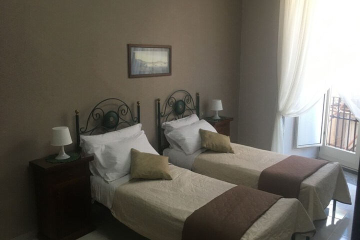 Room 12 of 32