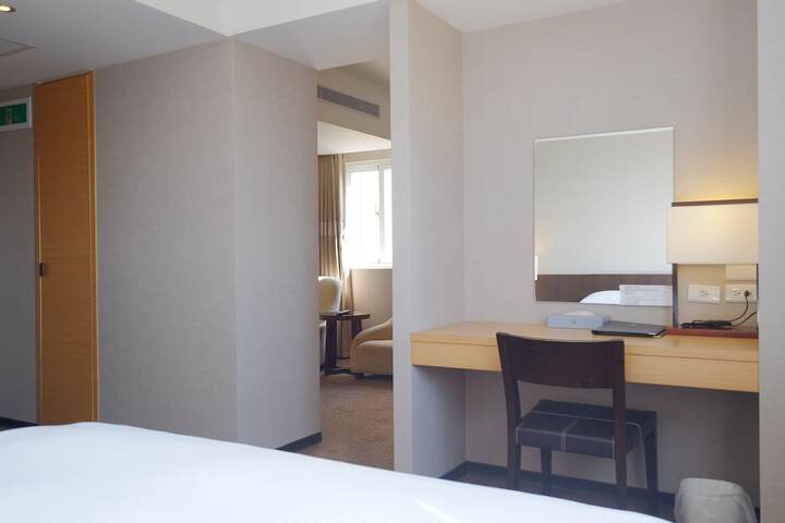 Room 10 of 60
