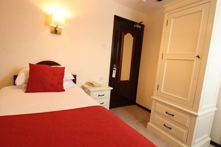 Room 18 of 140