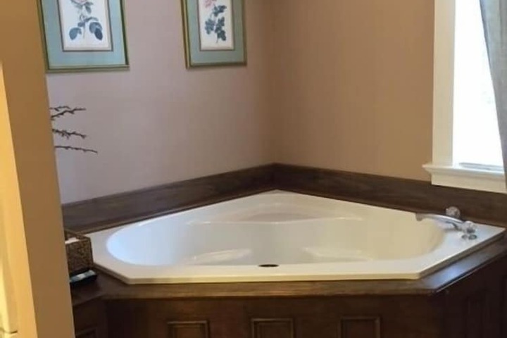 Basic Queen Bed (1 of 6)
