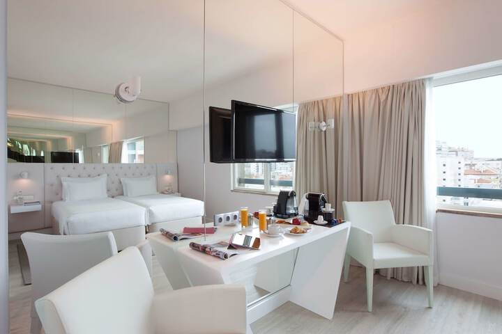 Room 12 of 73