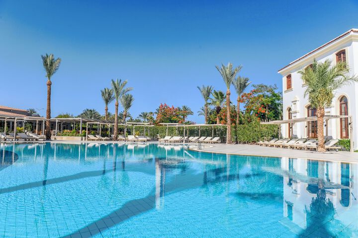 Hotel with Pool