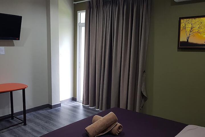 Room 10 of 25