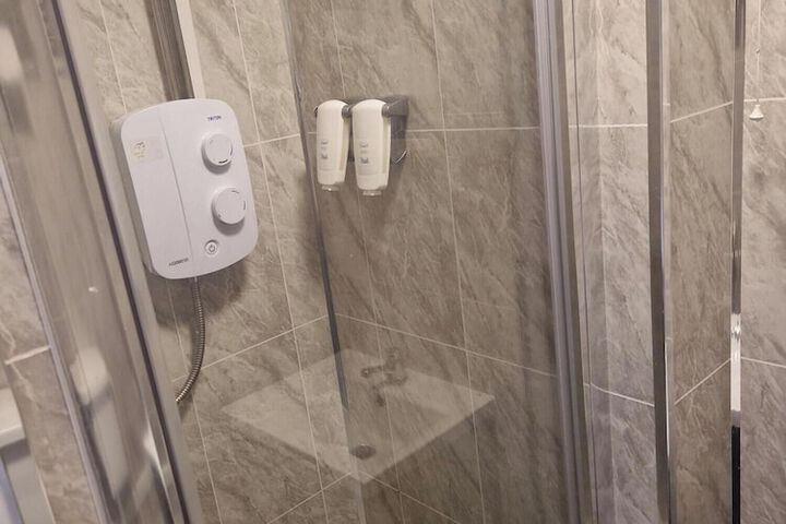 Room 9 of 14