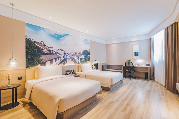 Room 6 of 30