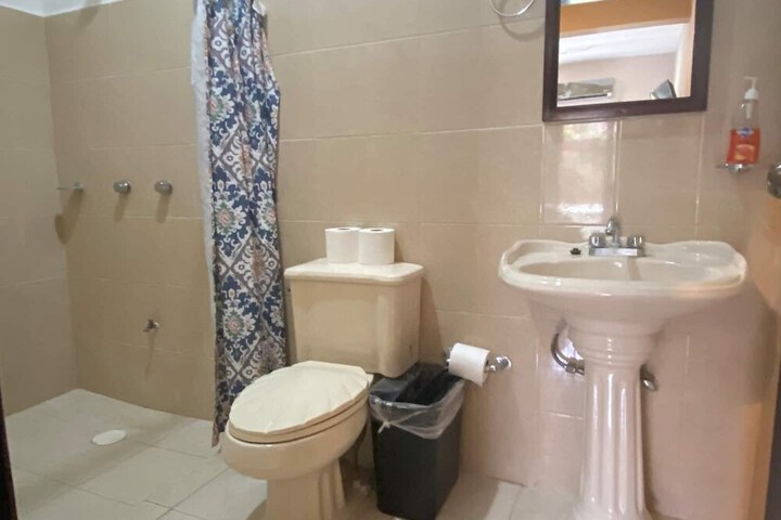 Room 16 of 38