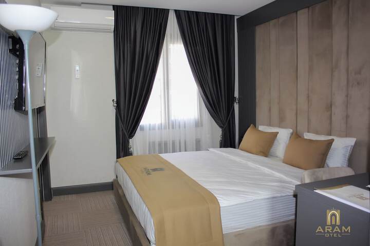 Room 12 of 27
