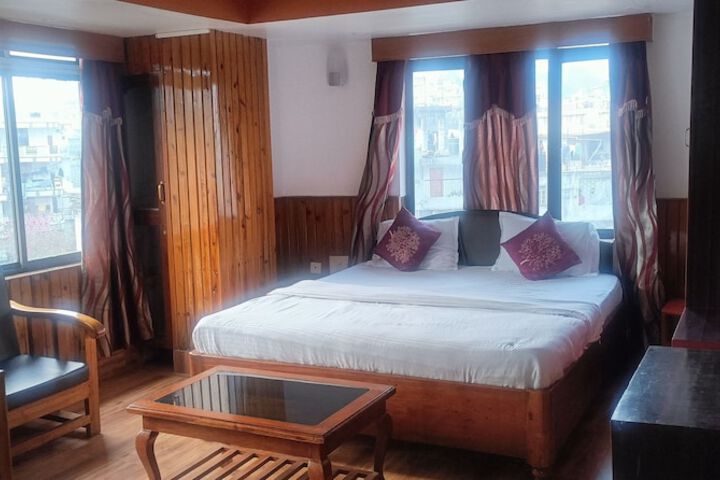 Room 13 of 38
