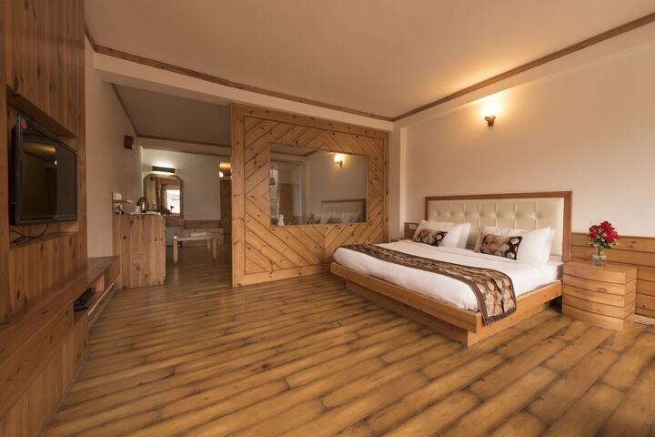 Room 13 of 25