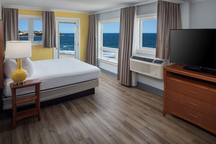 Standard King Bed Balcony (12 of 15)