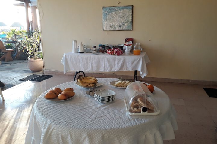 Dining 36 of 49