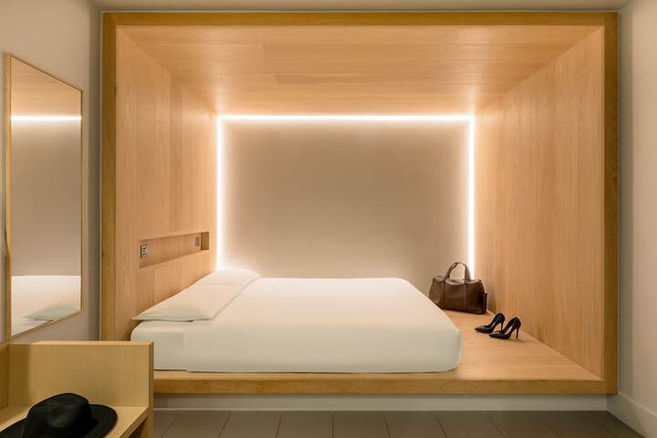 Room 18 of 49