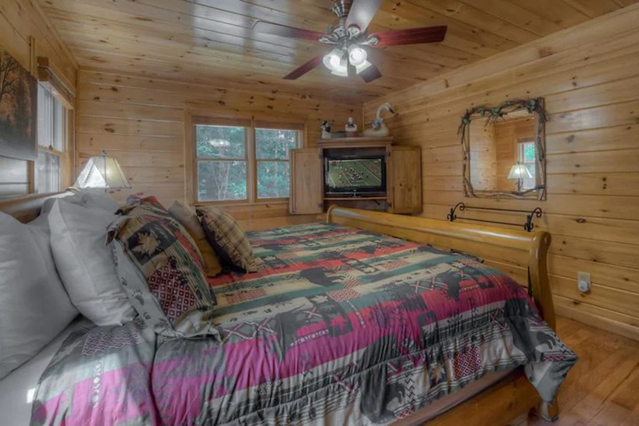 Room 4 of 7
