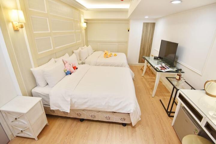 Room 9 of 26