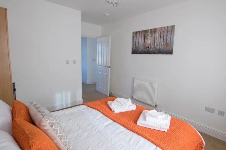 Room 4 of 14