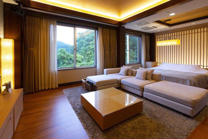 Room 8 of 34