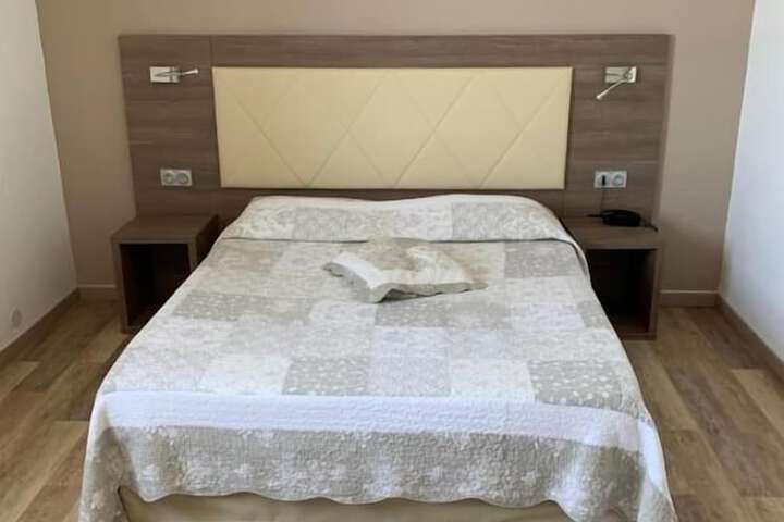 Room 6 of 18