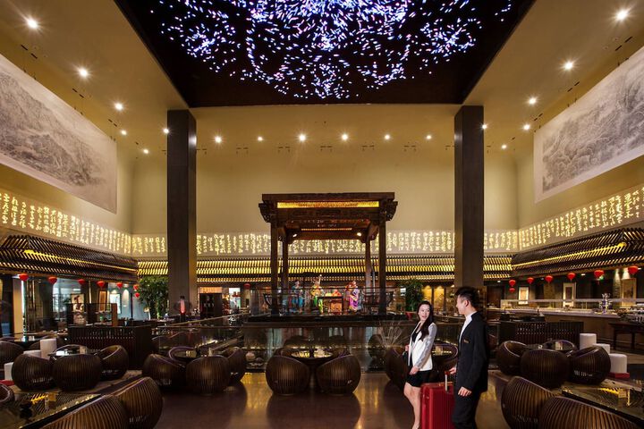 Entrance & Lobby