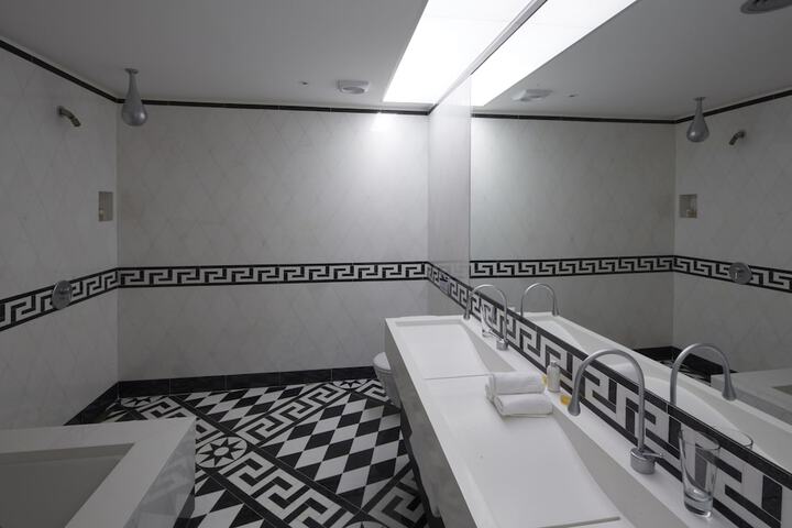Room 64 of 99