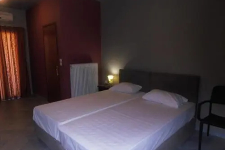 Room 4 of 12