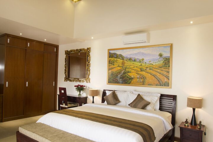 Room 9 of 36