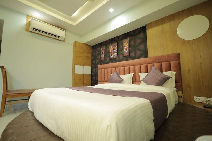 Room 8 of 14