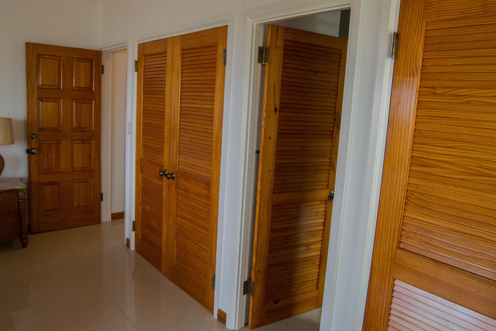 Room 3 of 8