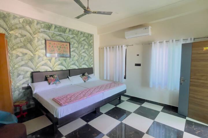 Room 16 of 22