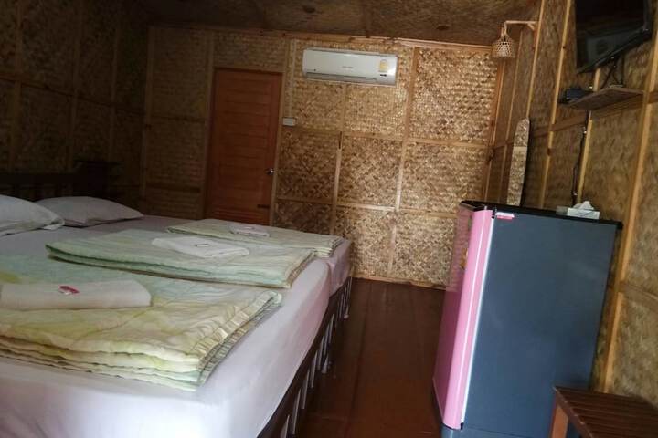 Room 12 of 25