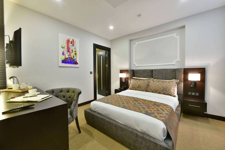 Room 13 of 102