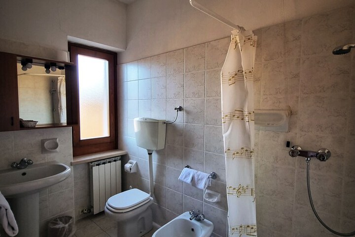 Room 9 of 20