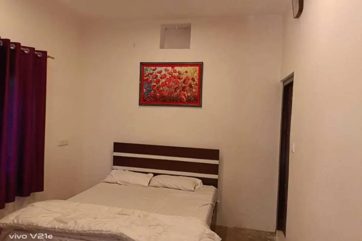 Room 7 of 9