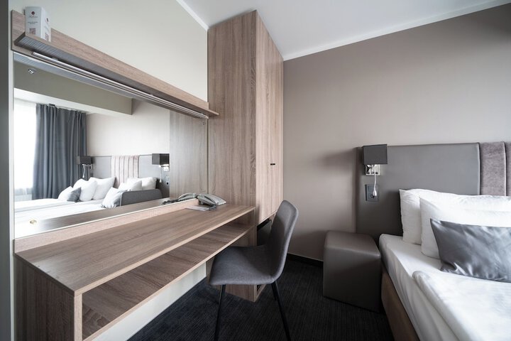 Room 10 of 67