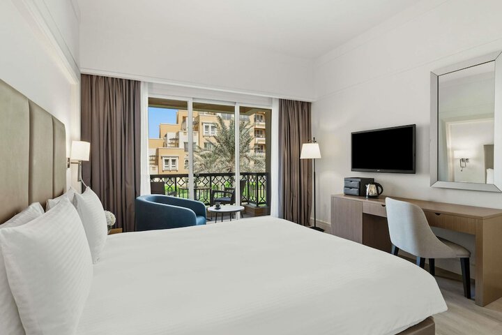 Room 100 of 335